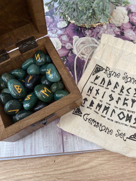 Bloodstone Runestone Set with Pouch