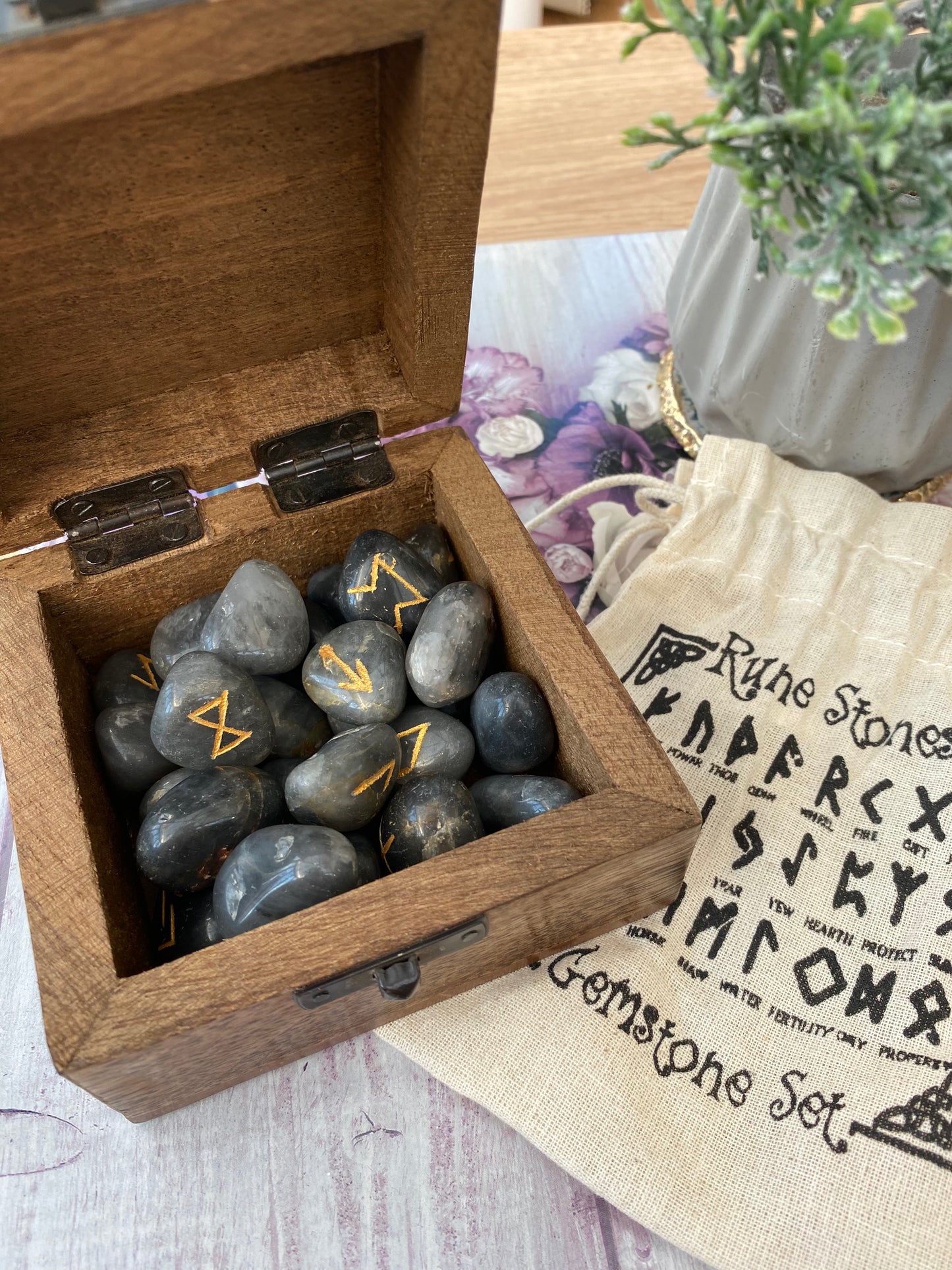 Grey Agate Runestone Set with Pouch